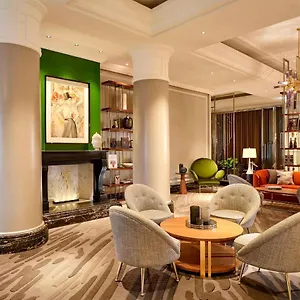 The Ritz-carlton, Отель